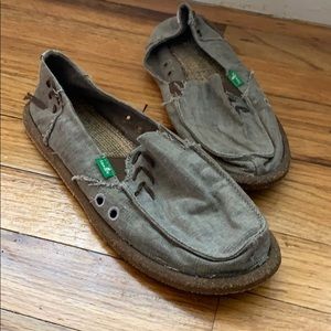 Sanuk sidewalk surfers